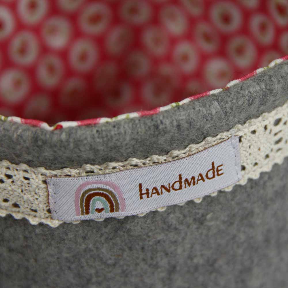 Woven Label with design "HANDMADE with rainbow"